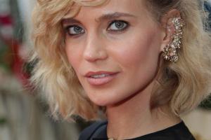 Певица Глюкоза поделилась пикантным снимком без нижнего белья