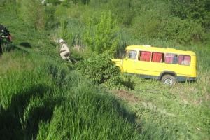 В Киевской области школьный автобус съехал в кювет