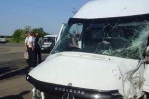 В Запорожье маршрутка столкнулась с микроавтобусом: много пострадавших, 13 человек попали в больницу