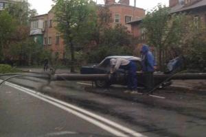 В Виннице легковушка снесла столб, пострадала женщина
