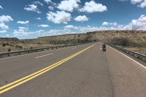 Во Франции построили уникальную дорогу, которая заряжает электрокары