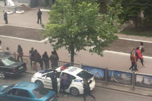 "Толерантная" Украина: ЛГБТ-марши в Херсоне и Харькове сорвали молодые люди в масках