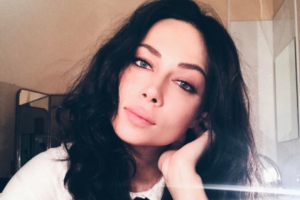 Самбурская показала лицо после "неудачной пластики"