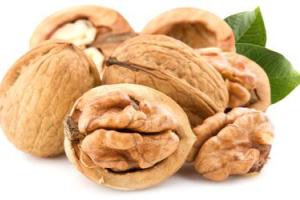 Эксперты прогнозируют критическую ситуацию с урожаем ягод и орехов в Украине