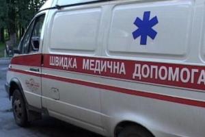На Харьковщине пожилой мужчина упал с крыши дома на асфальт, спасти его не удалось