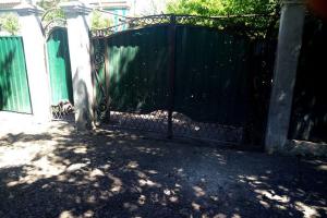 Появились фото последствий обстрела Красногоровки