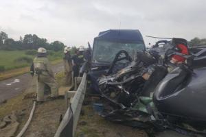 Страшное ДТП в Львовской области: трое погибших и 12 травмированы