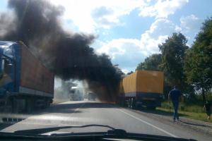 На трассе Киев - Чоп горит фура