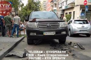 В Киеве подорвали внедорожник, травмирован мужчина