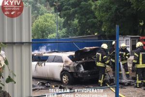 В Киеве неизвестные подожгли лимузин