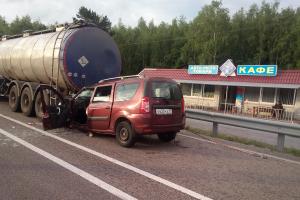 ДТП на трассе «Киев-Харьков»: водитель не справился с управлением и совершил наезд на автоцистерну