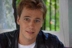 Актер Иван Жидков поразил полуобнаженным фото своих поклонников