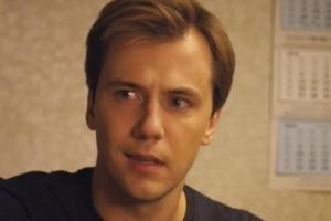 Актер Иван Жидков показал, как его подстригли в парикмахерской