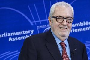 В ПАСЕ одобрили импичмент сбежавшего президента Педро Аграмунта