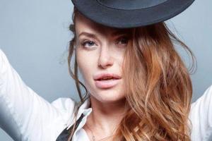 Слава из "НеАнгелов" показала, чем ее ребенок занимается по утрам