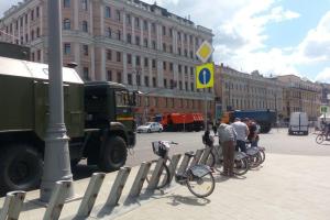 Автозаки и бронетехника: власти Москвы подготовились к митингу сторонников Навального