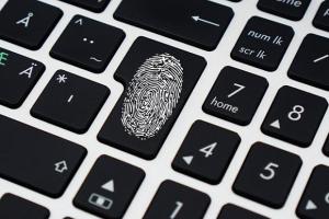 На российских сайтах продаются пароли от аккаунтов британских чиновников - СМИ