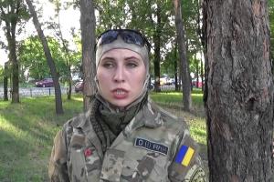 В чеченского добровольца Окуеву и ее мужа стрелял мужчина, который представился иностранным журналистом