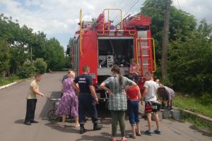 В Донецкой области спасатели обеспечили питьевой водой население Александровки