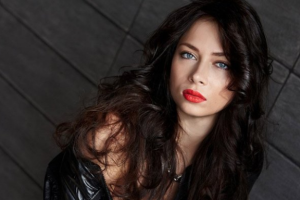 Актриса Настасья Самбурская жестко ответила на критику своего наряда