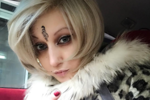 Певица Лама Сафонова рассказала, как за нее переживает мама: "Рак - это не только моя беда"