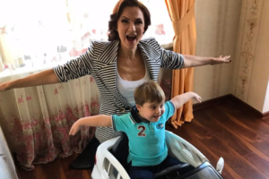 Эвелина Бледанс вернулась к сыну и не скрывает своего счастья