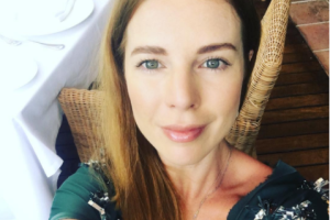 Наталья Подольская показала стройную фигуру в купальнике