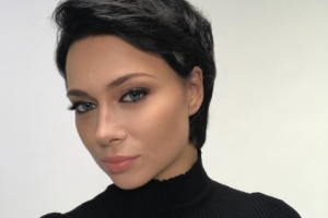 Настасья Самбурская сделала экстравагантную прическу