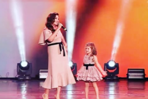 Певица Жасмин очаровала поклонников совместным выступлением с дочкой