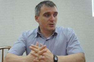 "Потерялся мальчик": в Николаеве активисты искали сбежавшего через балкон мэра