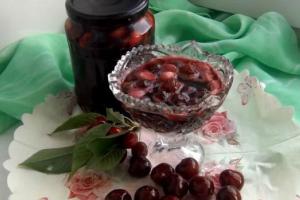 Варенье из черешни с миндалем