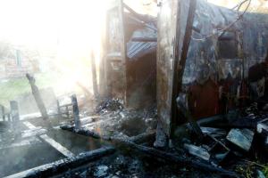 Во Львове во время пожара в металлическом вагончике погиб мужчина