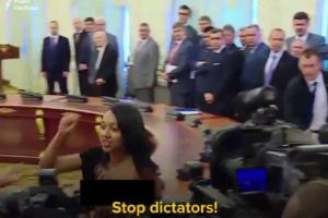 Обморок чиновника и голая женщина: два инцидента во время встречи Лукашенко и Порошенко