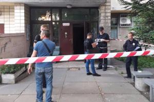 В подъезде киевской многоэтажки застрелили мужчину