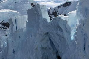В Антарктиде откололся айсберг площадью 6000 кв. км