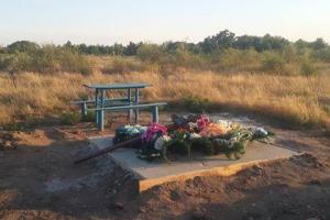 Участник АТО повесился после исповеди у священника: его демонстративно похоронили на краю кладбища 