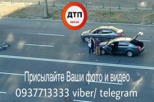 В Киеве авто сбило велосипедиста, пострадавший госпитализирован