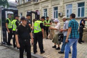 Пробки, металлоискатели и заблокированные ОУНовцы: в Киеве проходит крестный ход