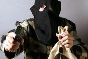В Харькове полиция разыскивает мужчину, совершившего разбойное нападение на кредитное учреждение
