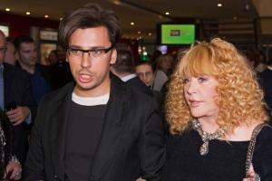 В Сеть попало откровенное видео: Пугачева делает массаж Галкину