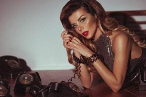 Певица Анна Седокова поразила соблазнительным снимком в купальнике