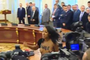 Добкин готов взять на поруки активистку Femen, обнажившую грудь перед Порошенко и Лукашенко