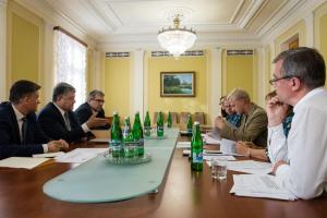 Президент предложил законы по отмене е-деклараций для антикоррупционных организаций