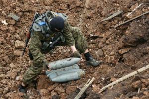 Военные саперы обезвредили в районе Славянска около 600 взрывоопасных предметов
