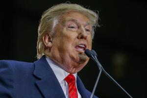 Трамп vs CNN: "фейковые" новости или "избиение" демократии?