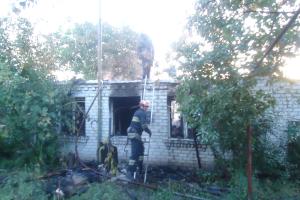 В Лисичанске загорелся жилой дом, погиб мужчина