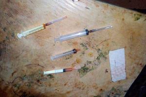 В Донецкой области арестовали трижды судимого наркоторговца, организовавшего наркопритон в своей квартире