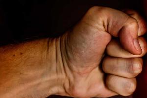 На Донетчине житель Изюма жестоко избил друга 