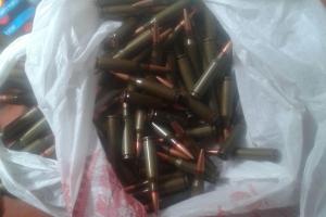 Появилось видео, как на Донетчине обнаружили тайник с боеприпасами и военным снаряжением