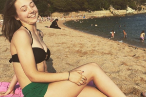 Звезда "Папиных дочек" Катя Старшова отдыхает с родителями в Испании